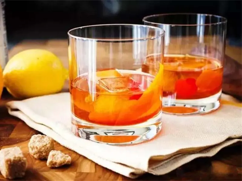 10 common cocktail glasses