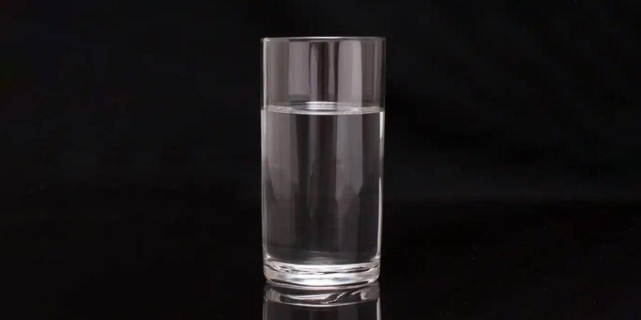 Which-is-healthier,-glass-cup-or-plastic-cup1.jpg